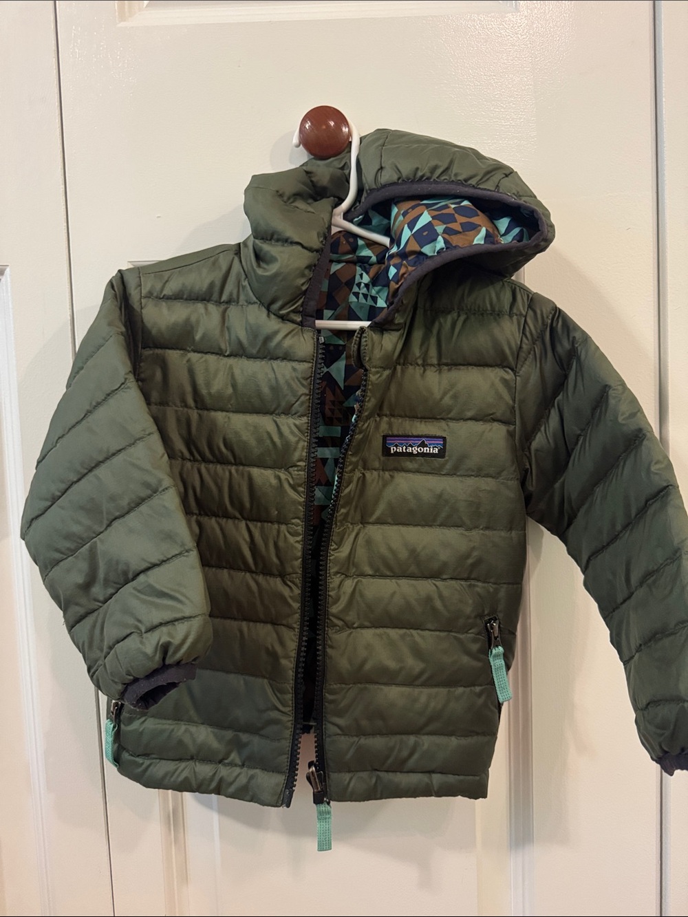 Patagonia Kids Olive Green Hooded Puffer Jacket with Geometric Lining